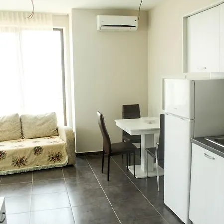 Tarsis Vacation Апартамент *
