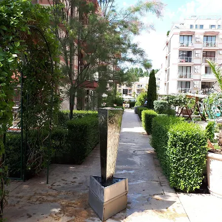 Tarsis Vacation Апартамент *